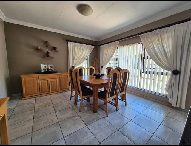 3 BEDROOM HOUSE FOR SALE IN BRACKENHURST